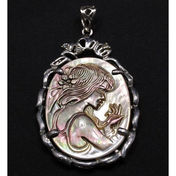 Cameo Abalone Shell Pendant, Three Rhinestones, 1970s Vintage Jewelry - Picture 10 of 10